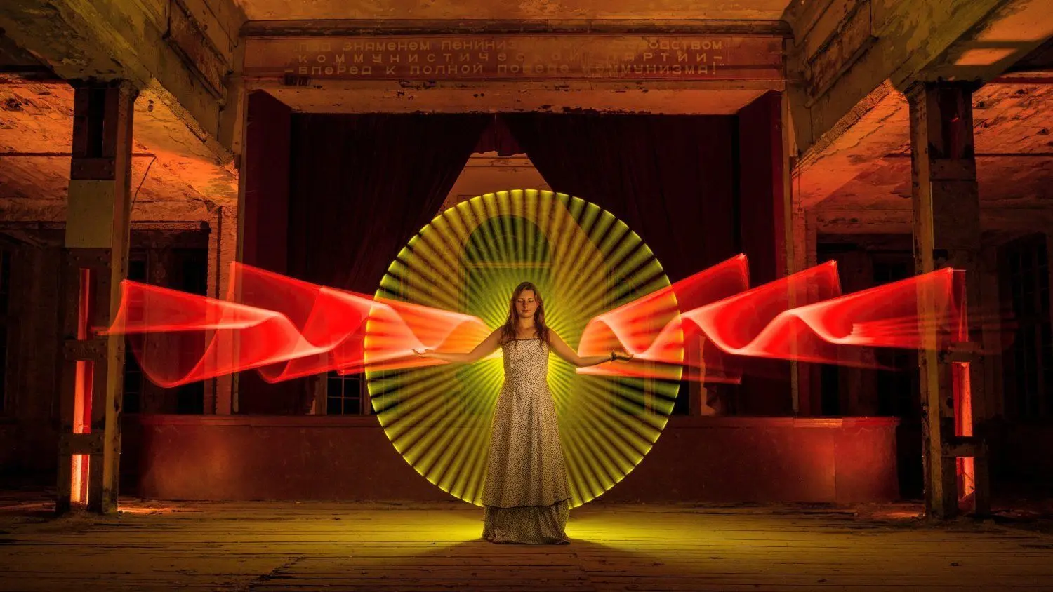 Lightpainting: Im Juli 2019 hatte Olaf Schiecke mit Gästen die Klinikgebäude am Gabowsee für nächtliche Lichtmalerei genutzt.