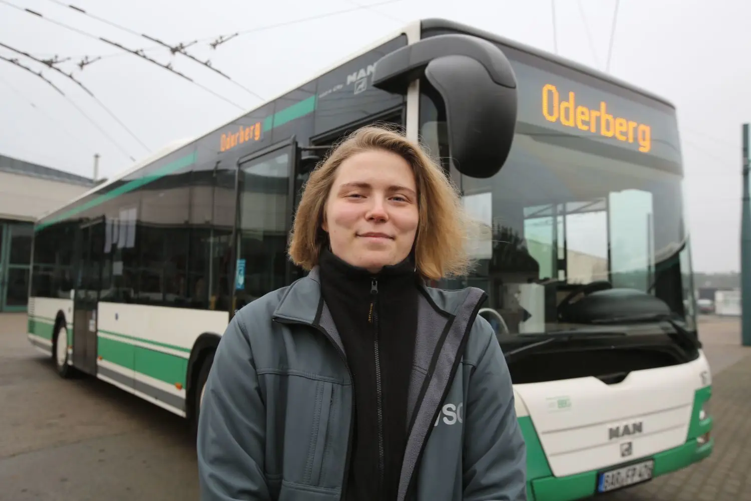 Leandra Masuhr ist Brandenburgs jüngste Busfahrerin: Im Januar 2021 berichtet die 18-Jährige von der Ausbildung bei der BBG.