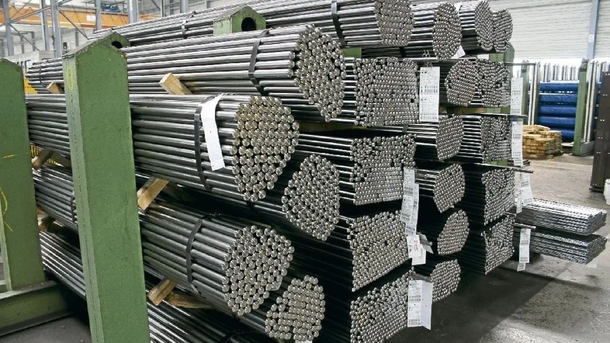 Stahl ist für die boomende Bauindustrie unabkömmlich. Doch zumindest der Nachschub aus einigen westdeutschen Riva-Werken bleibt derzeit streikbedingt aus.
Riva Stahlwerk Hennigsdorf
Elektrostahlwerk HES H.E.S.
Geschäftsführer Alain Creteur