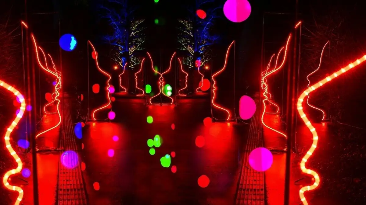 Oranienburg wird im Herbst bunt erleuchtet: Nicht nur wartet die Lichternacht mit Lichtern und Shopping bis 22 Uhr. Im Schlosspark findet ein Lichterzauber statt. Alle Infos und Preise im Überblick.
Lichterzauber im Schlosspark Oranienburg vom 21. Oktober bis 7. Dezember der Produk??onsfirma „World of Lights“, Fotos: Conny Mueller