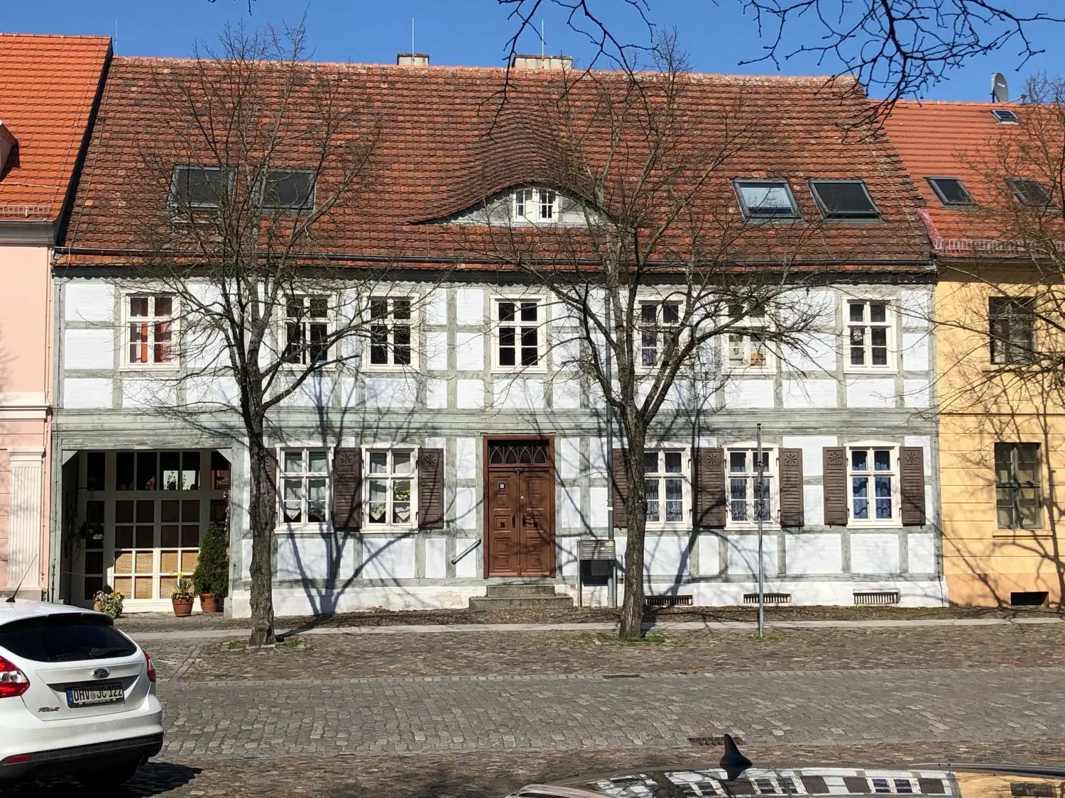 Charakteristisch für die Fassaden in einer Ackerbürgerstadt sind die typischen Hofeinfahrten.