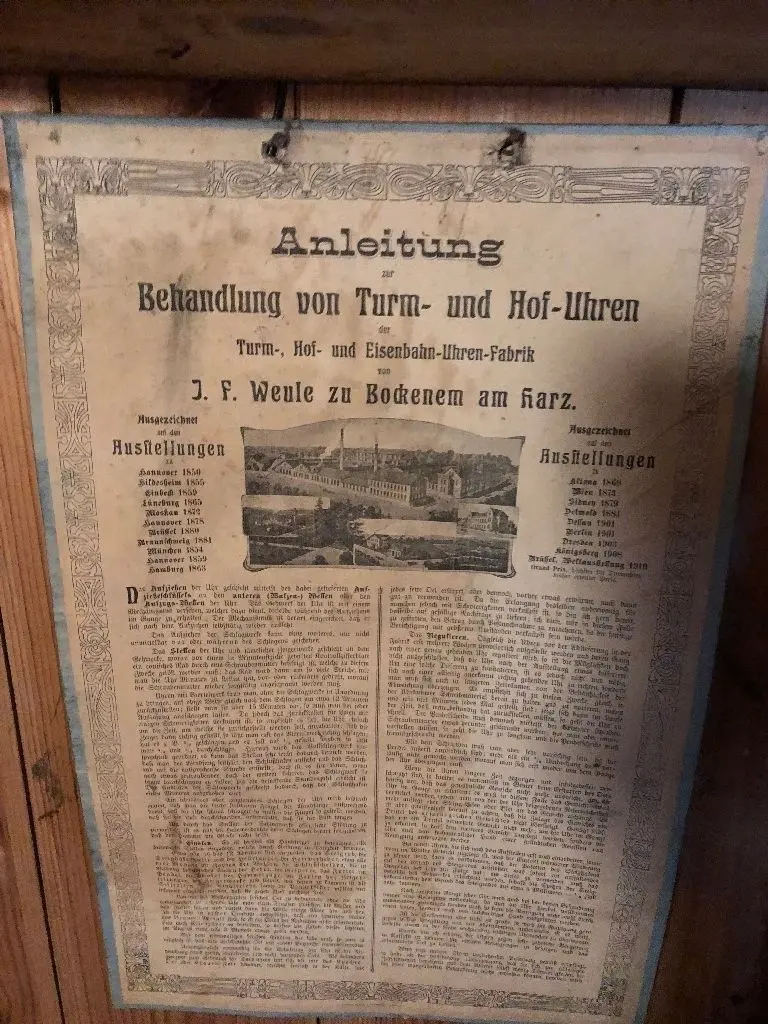 Die Anleitung der Herstellerfirma zum Aufziehen der Uhr