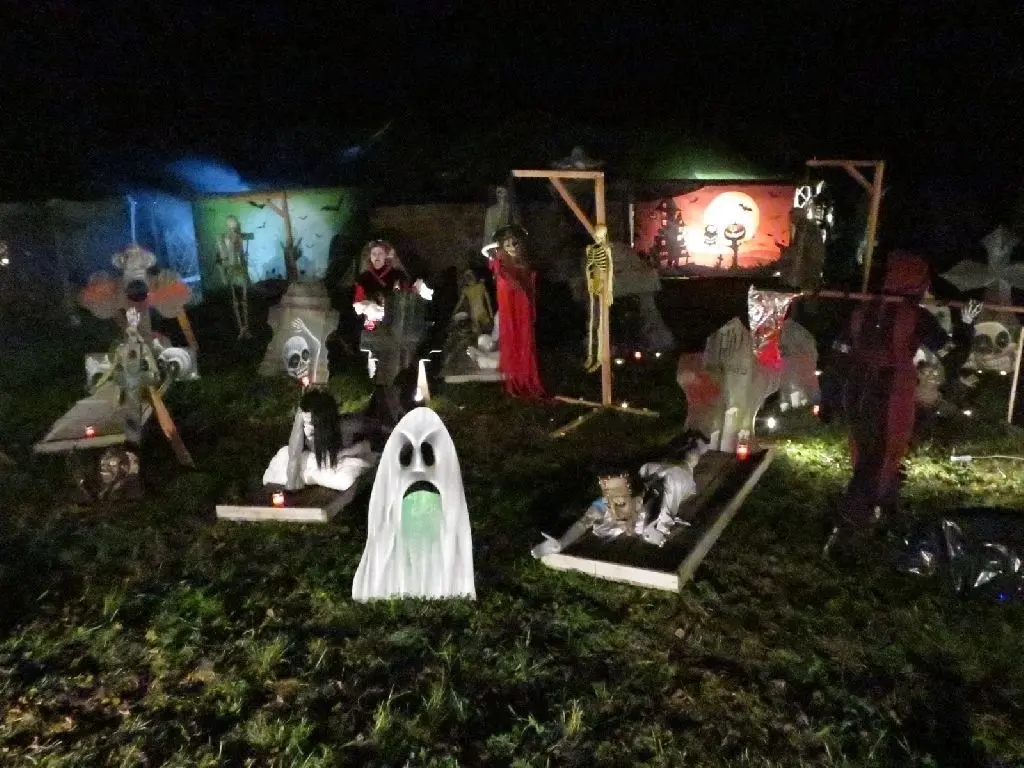 Das Halloweenfest in Damsdorf ist immer ein schaurig-schöner Spaß mit viel Liebe zum Grusel-Detail. Neuauflage 2019: 30. Oktober.