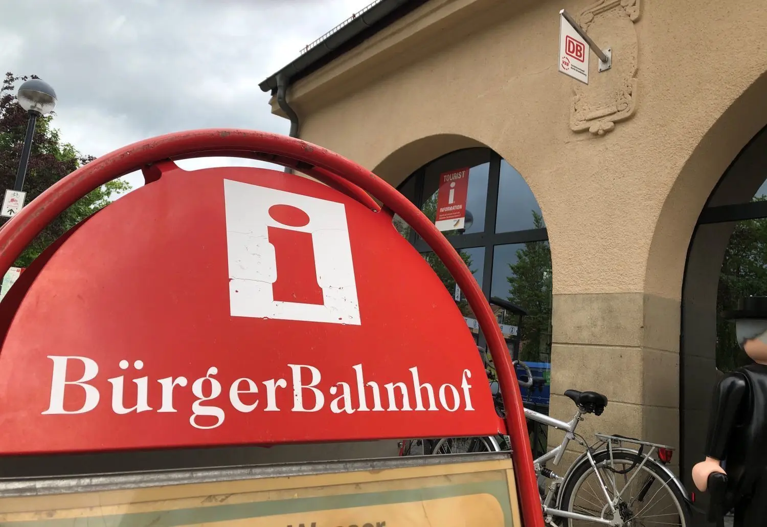 Für den Tourist-Service Bürgerbahnhof gibt es einen Zuschussvertrag zwischen der Stadt Neuruppin und den Betreibern. Dennoch will die Fraktion BVB/Freie Wähler/WiN, dass die Verwendung der Zuschüsse strenger kontrolliert wird, auch bei anderen Begünstigten.