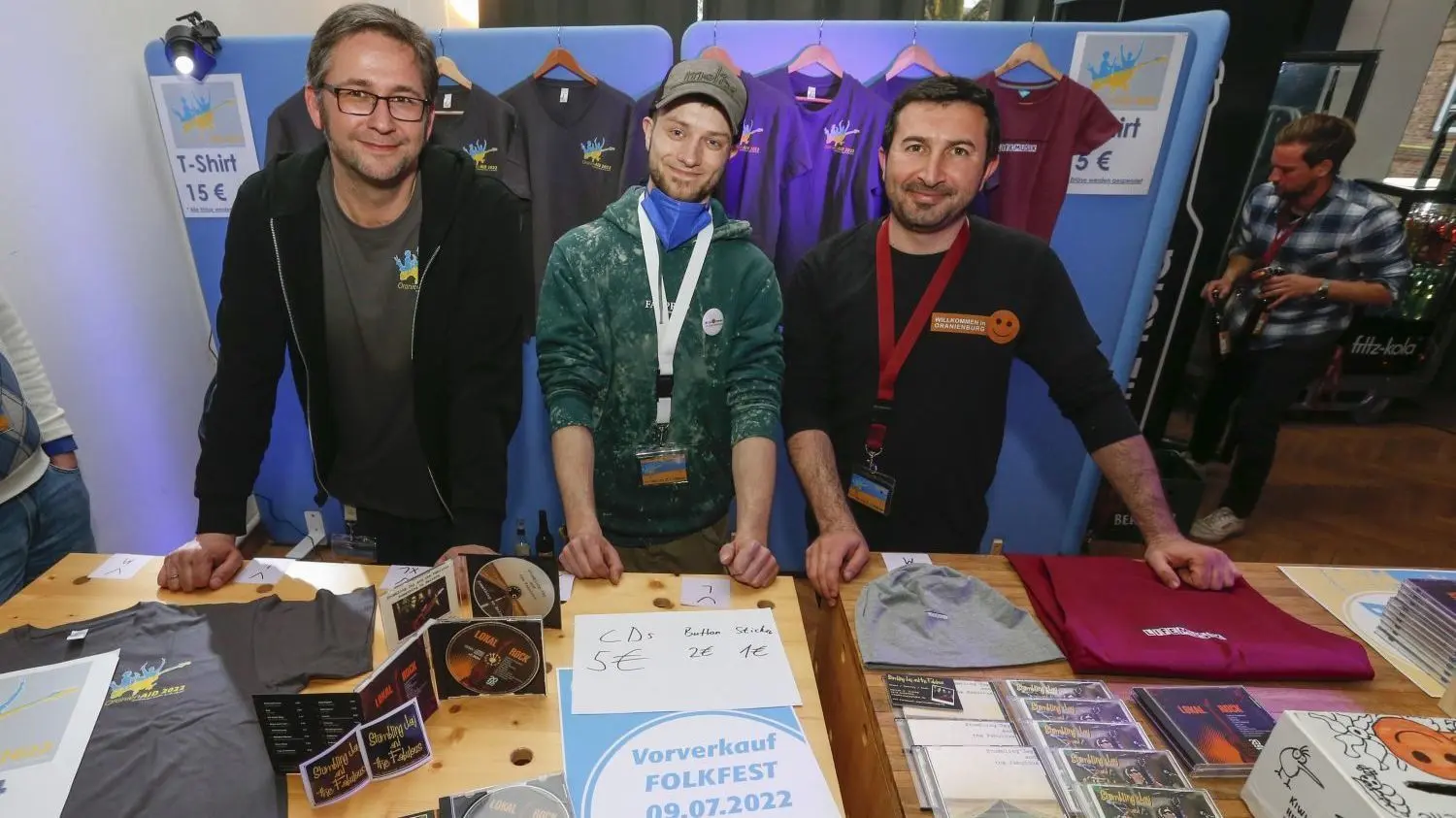 Auch der Verkauf von T-Shirts füllte die Spendenkasse im Oranienwerk.