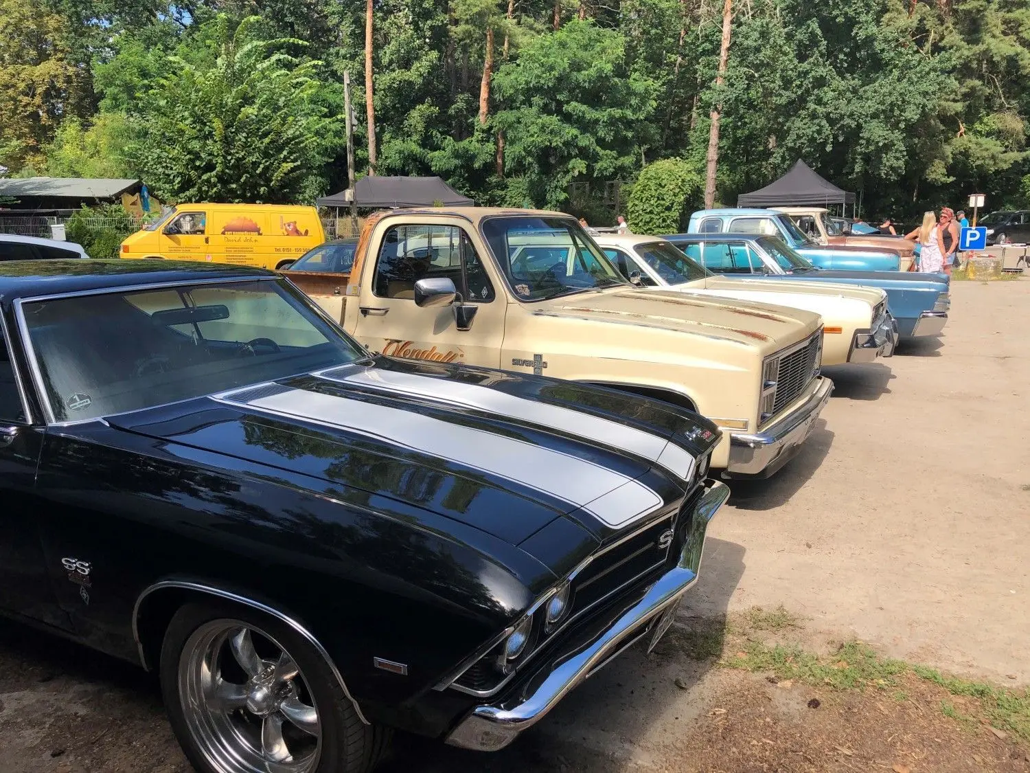 Amerikanischer Oldtimer waren auf dem Parkplatz am Strandbad zu bestaunen.