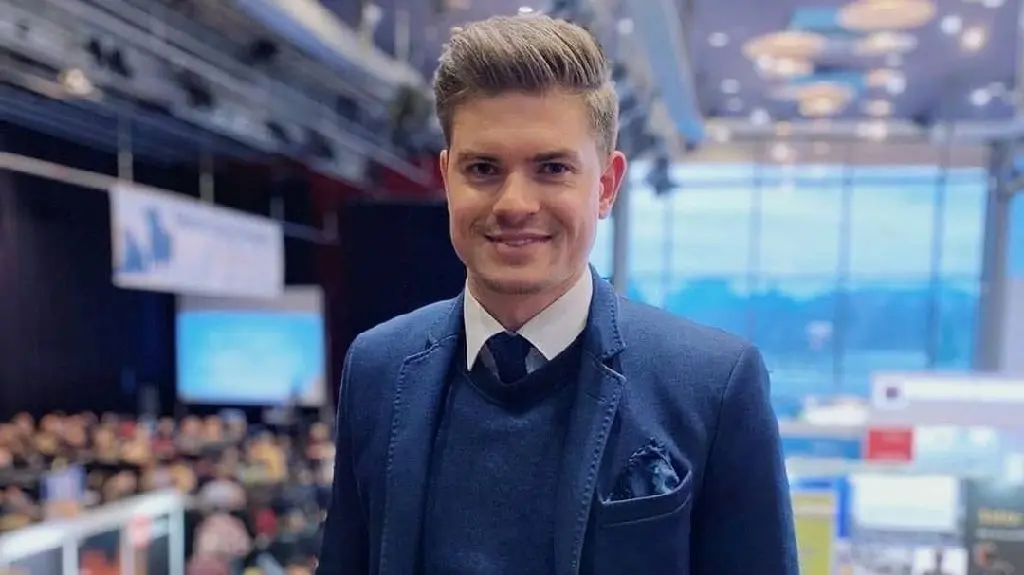 Spielerberater Pat Naumann (oben) und sein Spieler Daniel Hänsch (links) von Sparta Lichtenberg.