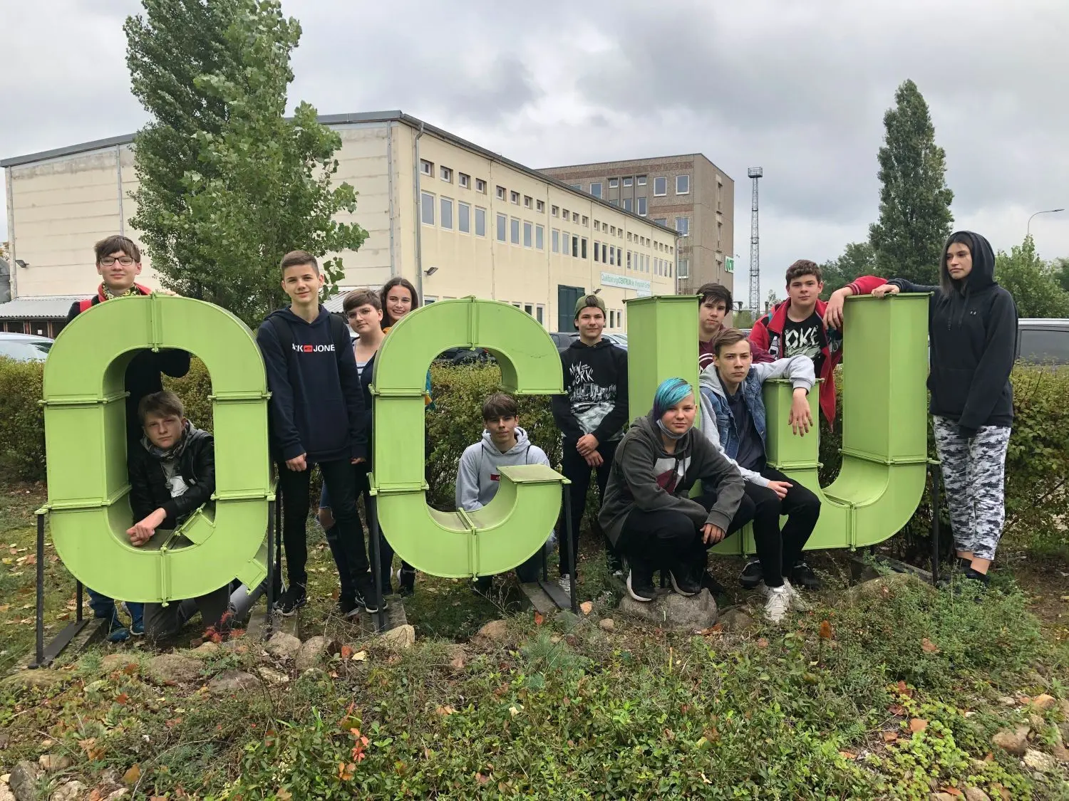 Gruppenfoto: Wriezener Schüler während ihrer Projektwoche in Eisenhüttenstadt