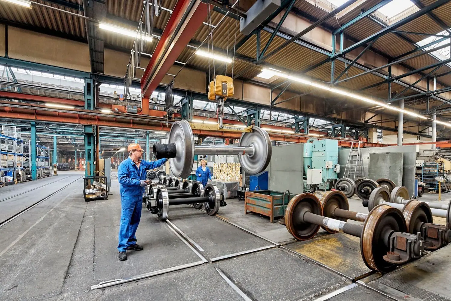 Aufträge vorhanden: Wie hier der Schienenfahrzeugbau Wittenberge im Werk Eberswalde haben einige Firmen noch eine gute Auftragslage. Andere aber bekommen zunehmend Lieferprobleme. Auch kleineren Betrieben geht oft die Luft aus.