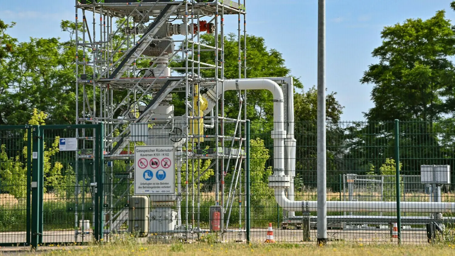 Der Erdgasspeicher in Rüdersdorf vom Energieversorger EWE ist aktuell zu etwa zwei Drittel gefüllt.