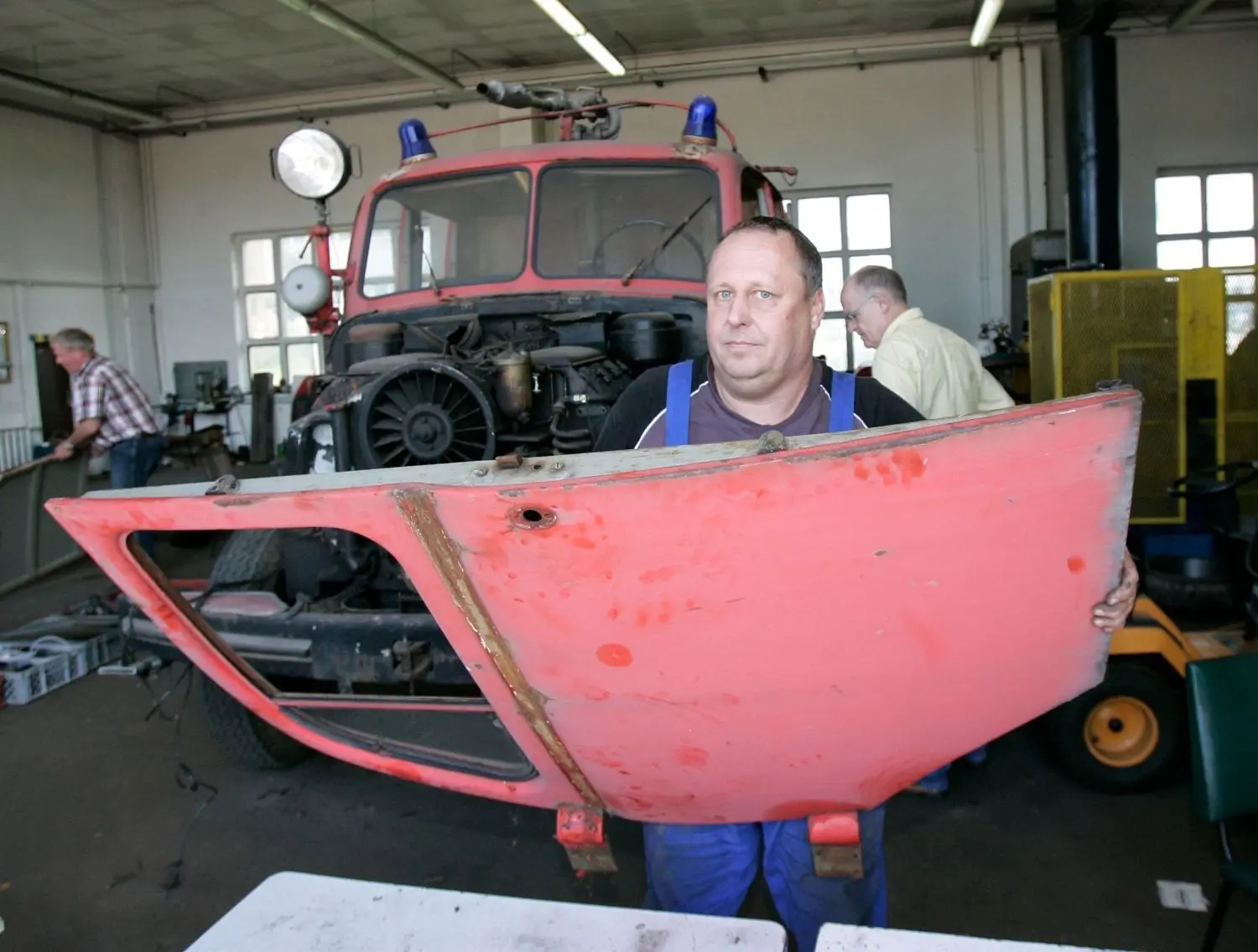Rückblick: Im Jahr 2009 (Foto) begann die Restauration des Feuerwehrfahrzeugs Magirus Deutz, hier mit Ingolf Herde.