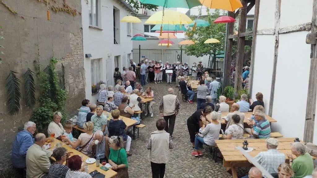 Wie immer war das Bürgerhaus samt Innenhof gut besucht.
