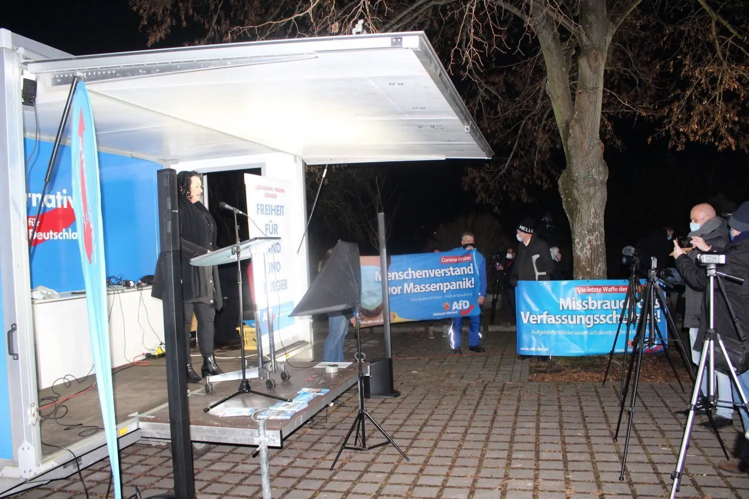 AfD-Landesvizechefin Birgit Bessin war die Hauptrednerin auf der von Oranienburg kurzfristig nach Rüdersdorf verlegten Demo ihrer Partei gegen den Corona-Lockdown.