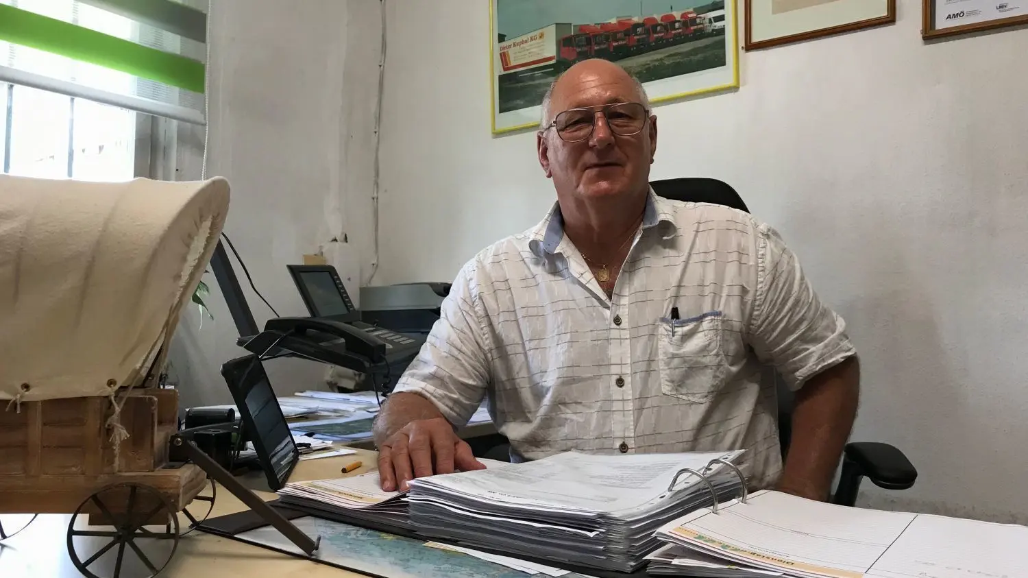 Dieter Kuphal, der sich am 1. Juni 1990 selbstständig gemacht hat, gibt Ende August seine Speditionsfirma in Neuruppin an seinen Nachfolger ab. Er selbst möchte komplett nach Spanien ziehen und auch sonst die Zeit für Reisen nutzen.