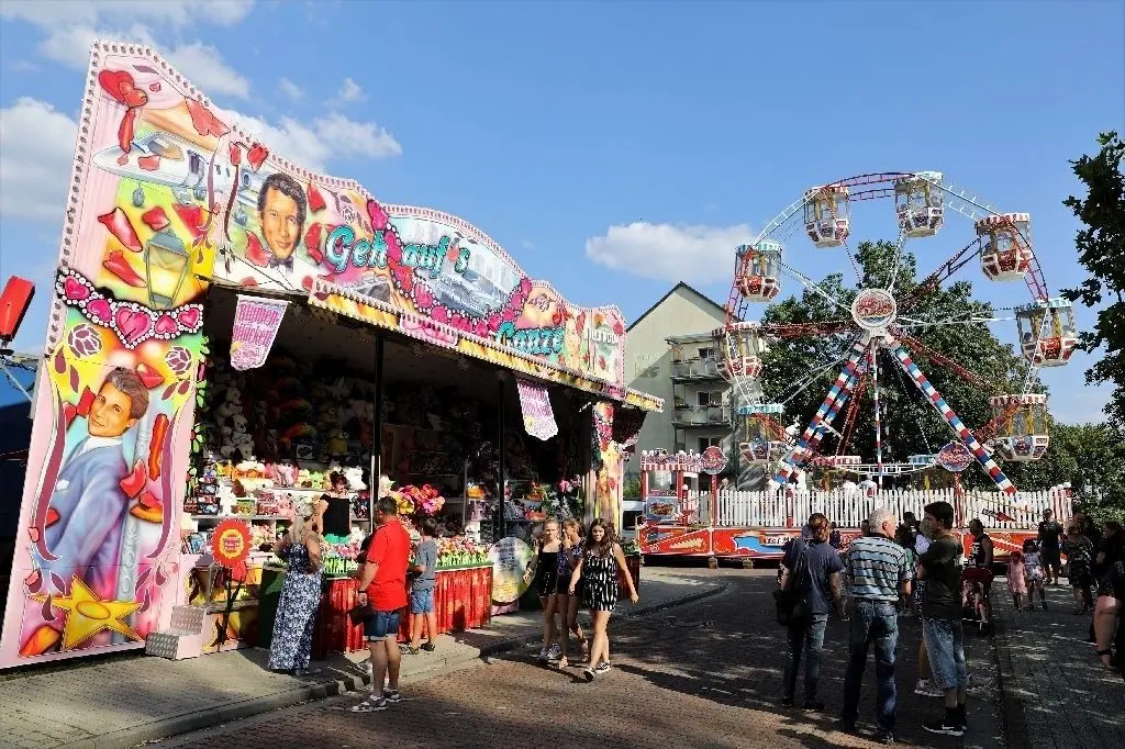 Unter den vielen Fahrgeschäften wieder dabei: das Riesenrad