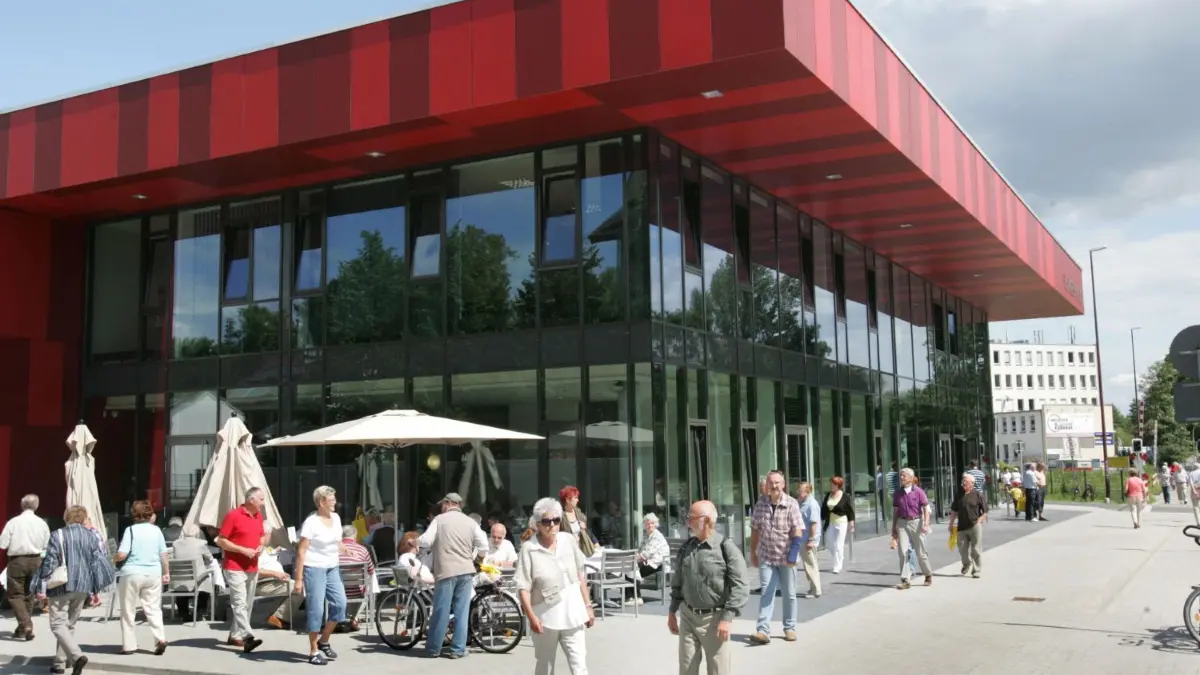 Bald eine Corona-Teststation: das Bürgerhaus in Neuenhagen
130707 Das Bürgerhaus in Neuenhagen
Bankverbindung: Baden Württembergische Bank
BLZ: 600 501 01
Konto-NR.:743 950 2529