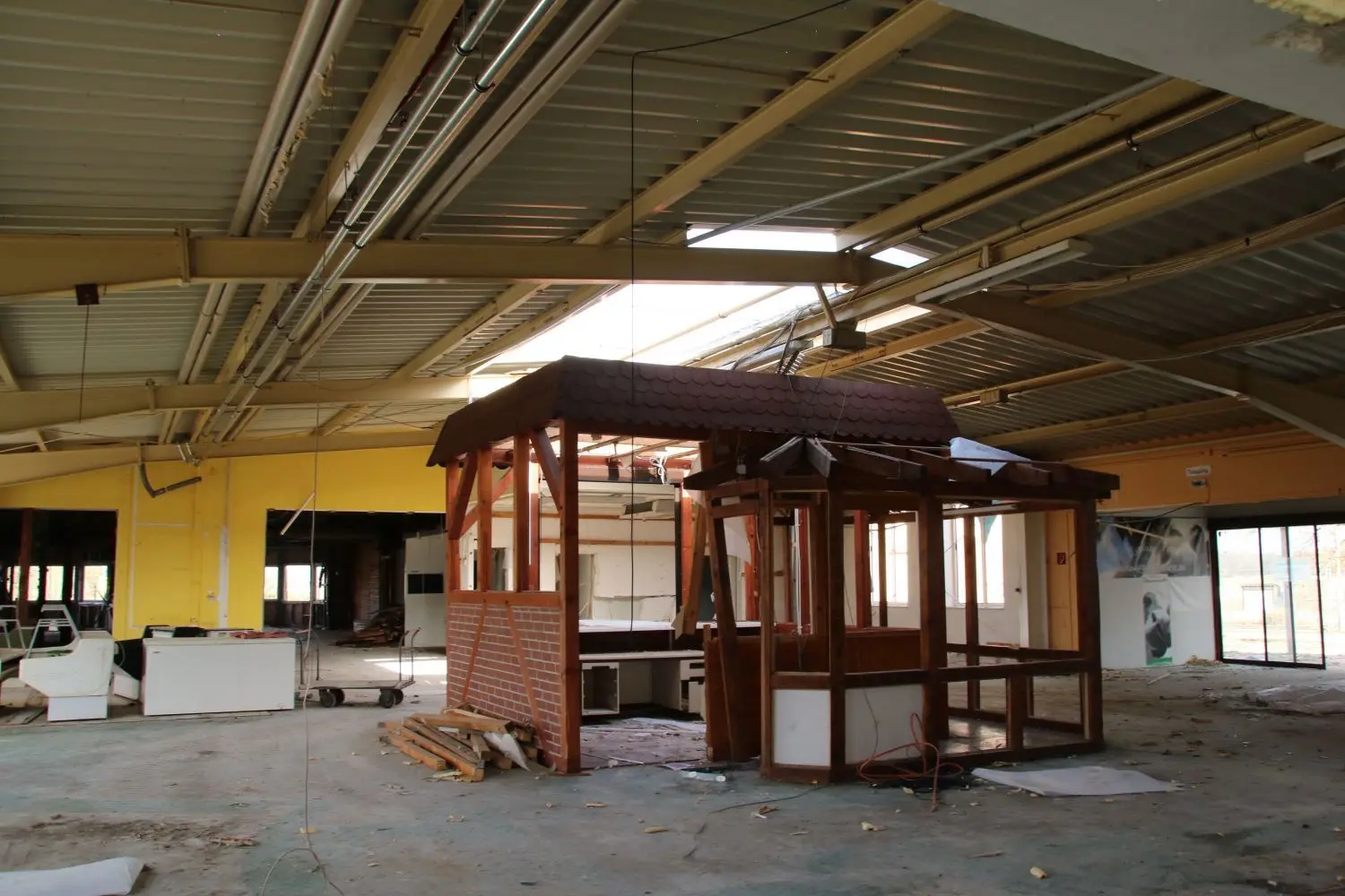 Die Gebäude sind bereits weitgehend entkernt.