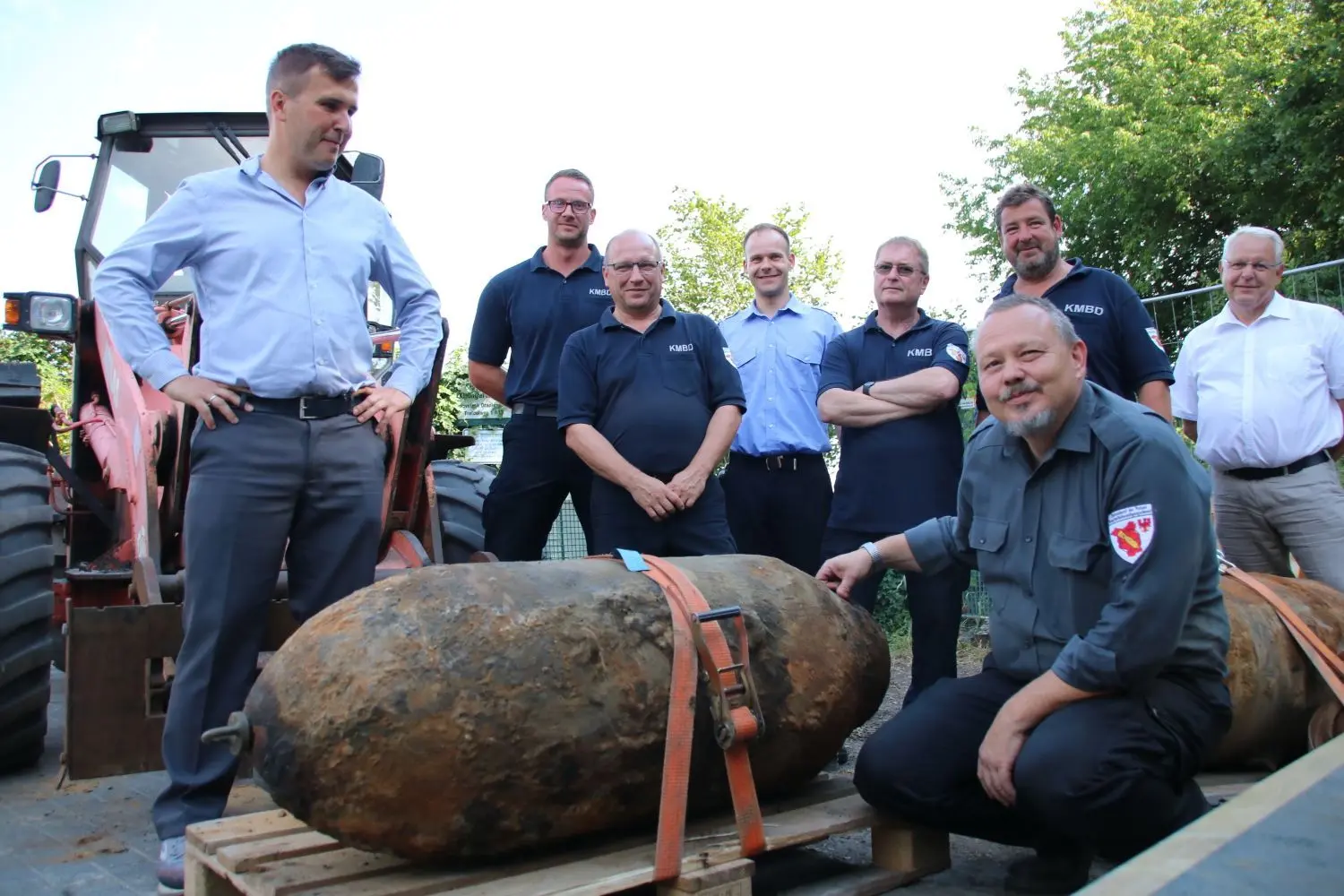 Bombenentschärfung 2019 am Treidelweg: Mit der Aufhebung des Sperrkreises ist immer auch die Erleichterung aller Beteiligten zu spüren. Eine Detonation kann zu immensen Schäden durch Druckwellen und Splitterflug führen. Deshalb kommt es während einer Entschärfungen zur Evakuierung im Sperrkreis.