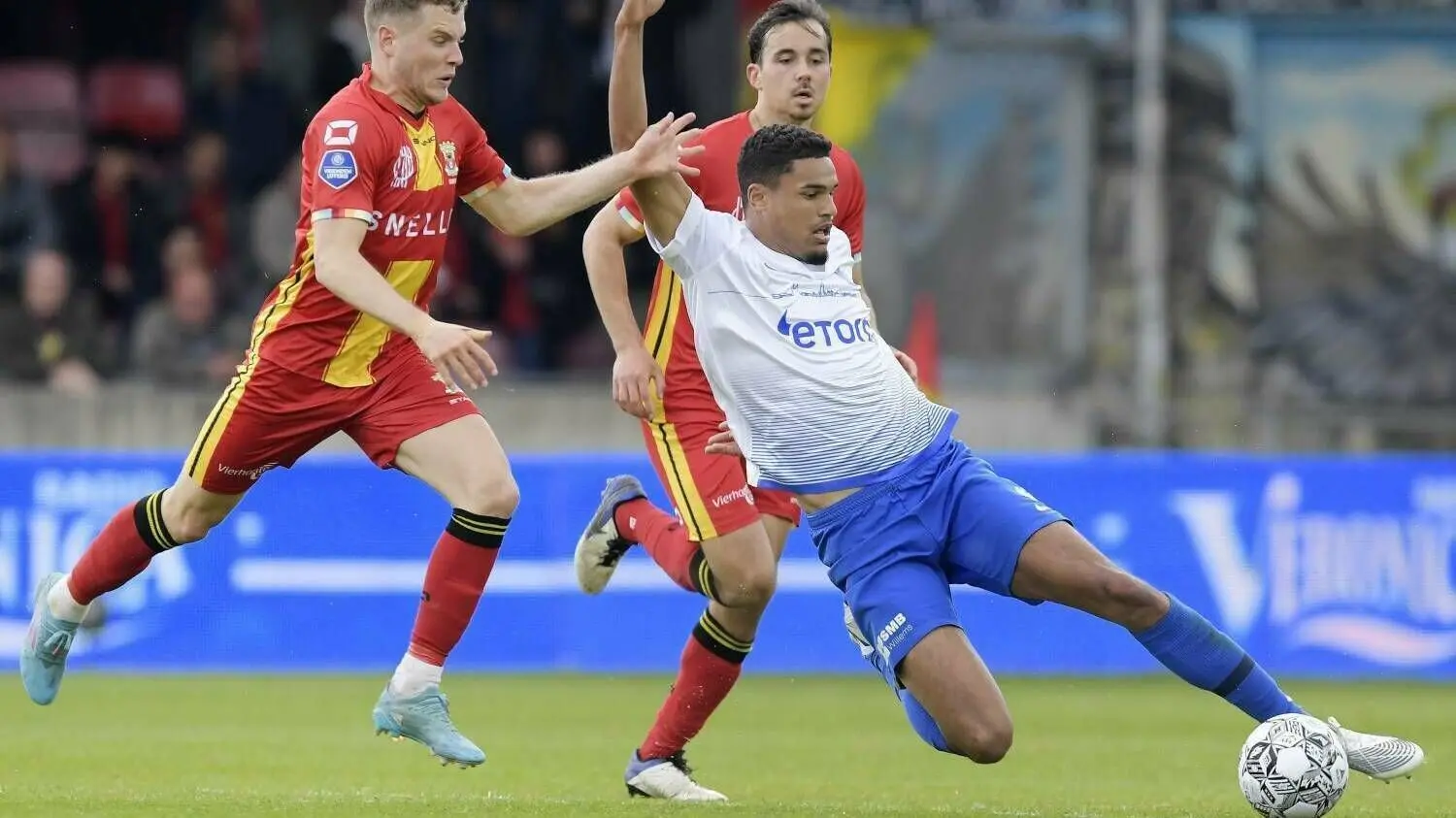 Danilho Doekhiist zwar erst 23 Jahre alt, war aber Kapitän bei Vitesse Arnheim.