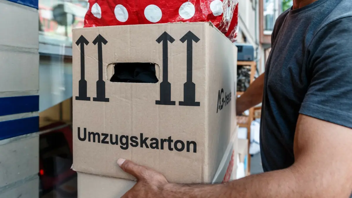 Wenn der Wohnungstausch erfolgreich war, werden für den Umzug die Kartons gepackt. Foto: Markus Scholz/dpa-mag
ILLUSTRATION - Ein Vorteil von wiederverwendbaren Kartons ist, dass man sie nach dem Umzug nicht einlagern muss. Foto: Markus Scholz/dpa-mag - Honorarfrei nur für Bezieher des Dienstes dpa-Magazin +++ dpa-Magazin +++