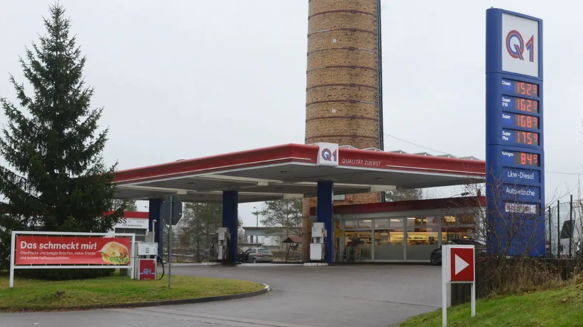 Ziel von Räubern: Die Tankstelle an der Eberswalder Chaussee in Biesenthal ist am Dienstagabend überfallen worden.
Tankstelle Q 1 in der Eberswalder Chaussee in Biesenthal. am 15.12.2021