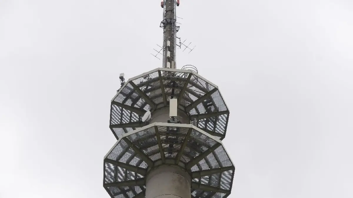 Gigantische Türme: Die Stahl- oder Betonriesen ragen weit hinauf. Das macht sie ungeliebt. Betreiber haben dadurch gerade auf dem Lande, wie in der Uckermark, echte Schwierigkeiten beim Ausbau ihrer Netze.
Funkmast in Schwedt