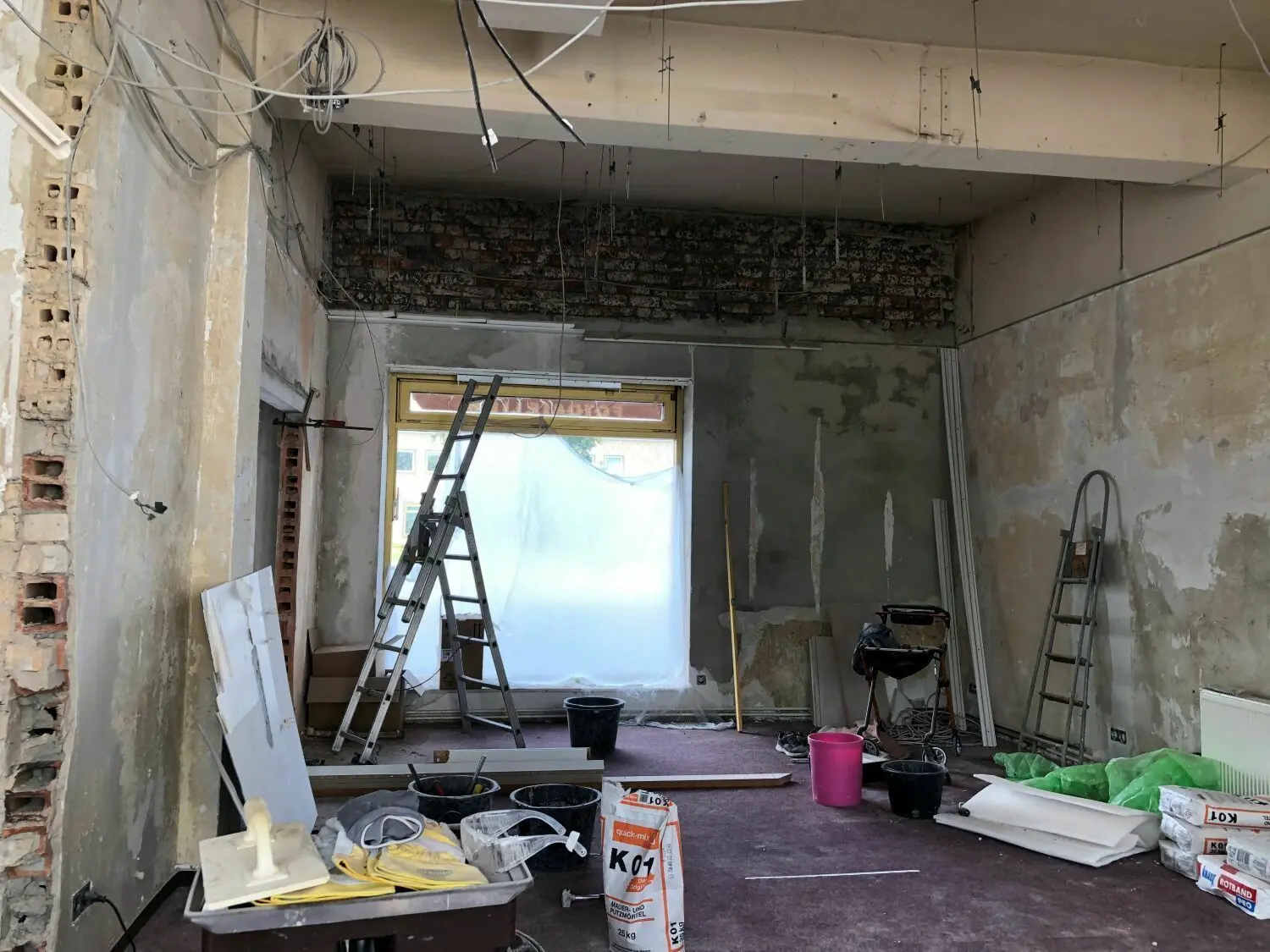 Ein Blick in den Innenraum: Es wird kräftig gewerkelt in der Lindenallee.