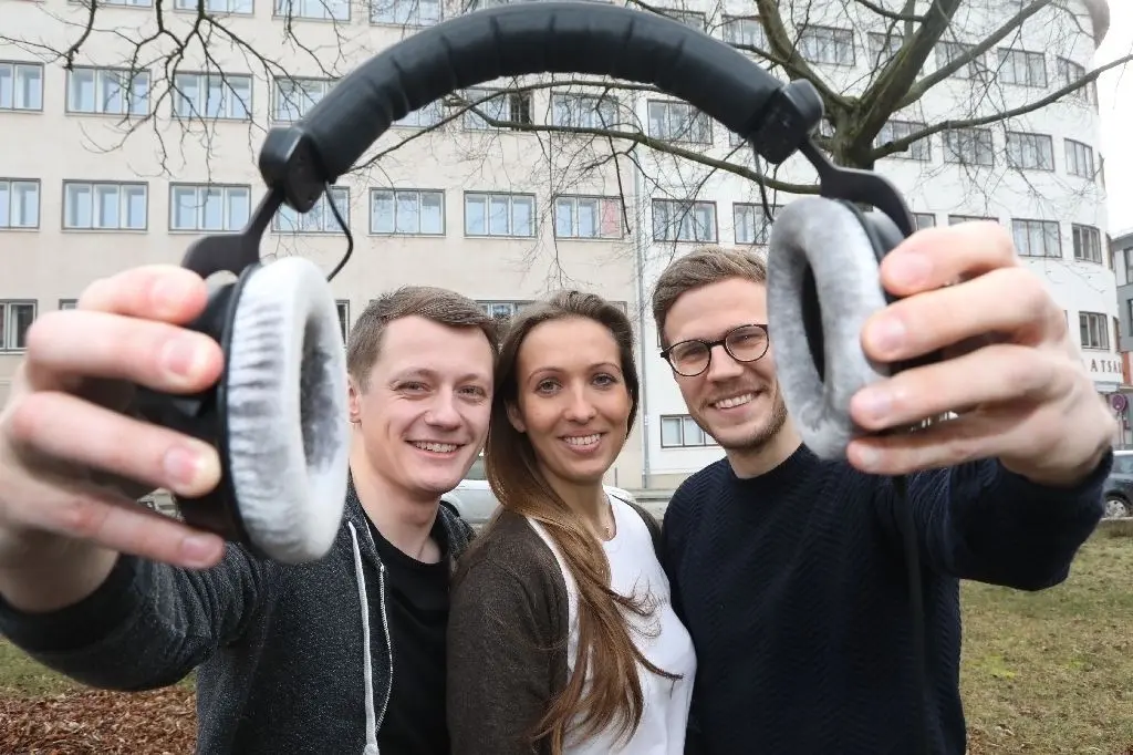 Im neuen MOZ-Podcast "Dit is Brandenburg" erzählen Lukas Grybowski, Jaqueline Westermann und Thomas Sabin (v.l.) jetzt alle zwei Wochen Geschichten von Land und Leuten aus der Region.