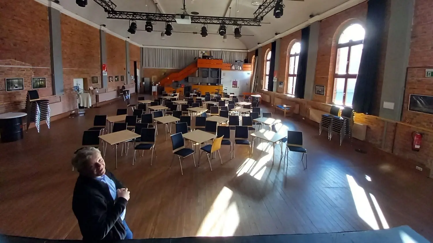 Tradtionsreicher Saal: Viel ehrenamtliche Arbeit war notwendig, um den Heidekrug-Saal in Joachimsthal wiederherzurichten, erzählt Jens-Tilo Weise, Vorsitzender des Vereins Kulturhaus Heidekrug 2.0.