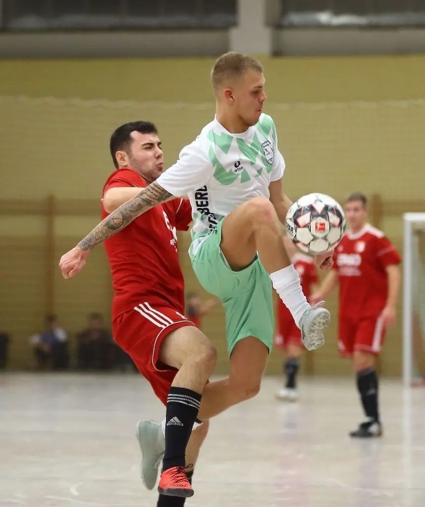 11.1.2019 / Hallenturnier von Rot-Weiß Werneuchen / Max Schulz (Fortuna Britz) Wartenberger Marcel Schuster (Wartenberger SV,r.)