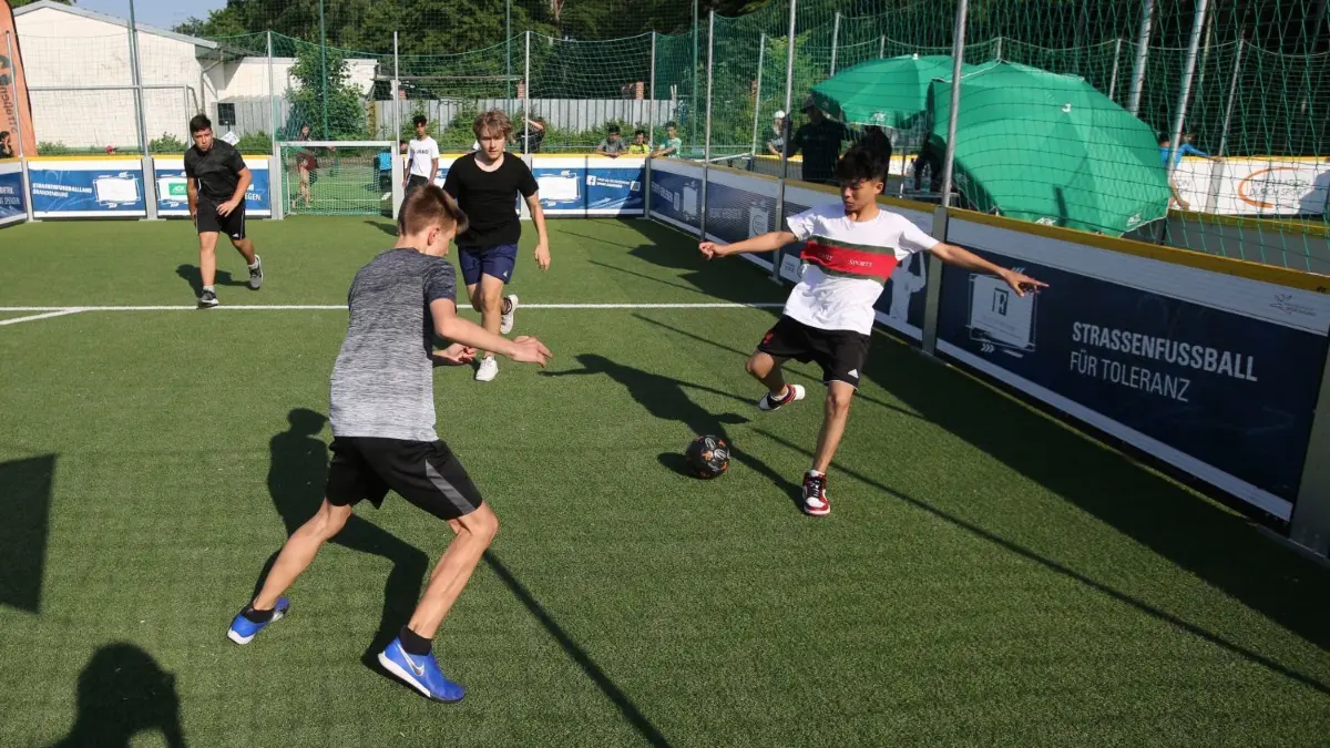Hitzeschlacht: 31 Mannschaften spielten im Westendstadion Eberswalde in vier Altersklassen.