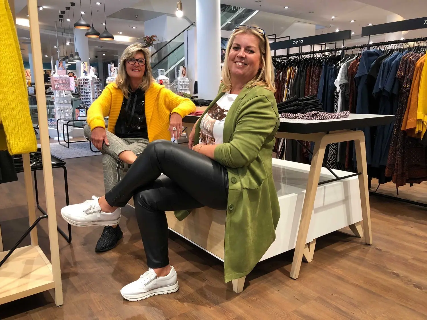 So schick sind sie heute: Sabine Löhmann (56) aus Fürstenwalde und Antje Redlich (52) aus Berkenbrück (von links).