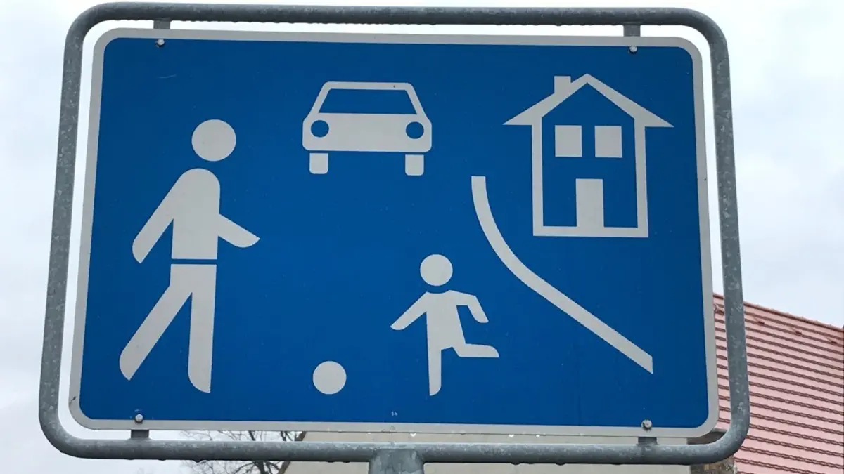 Um einen verkehrsberuhigten Bereich ist in Groß Düben länger diskutiert worden.
Um einen verkehrsberuhigten Bereich ist in Groß Düben länger diskutiert worden.