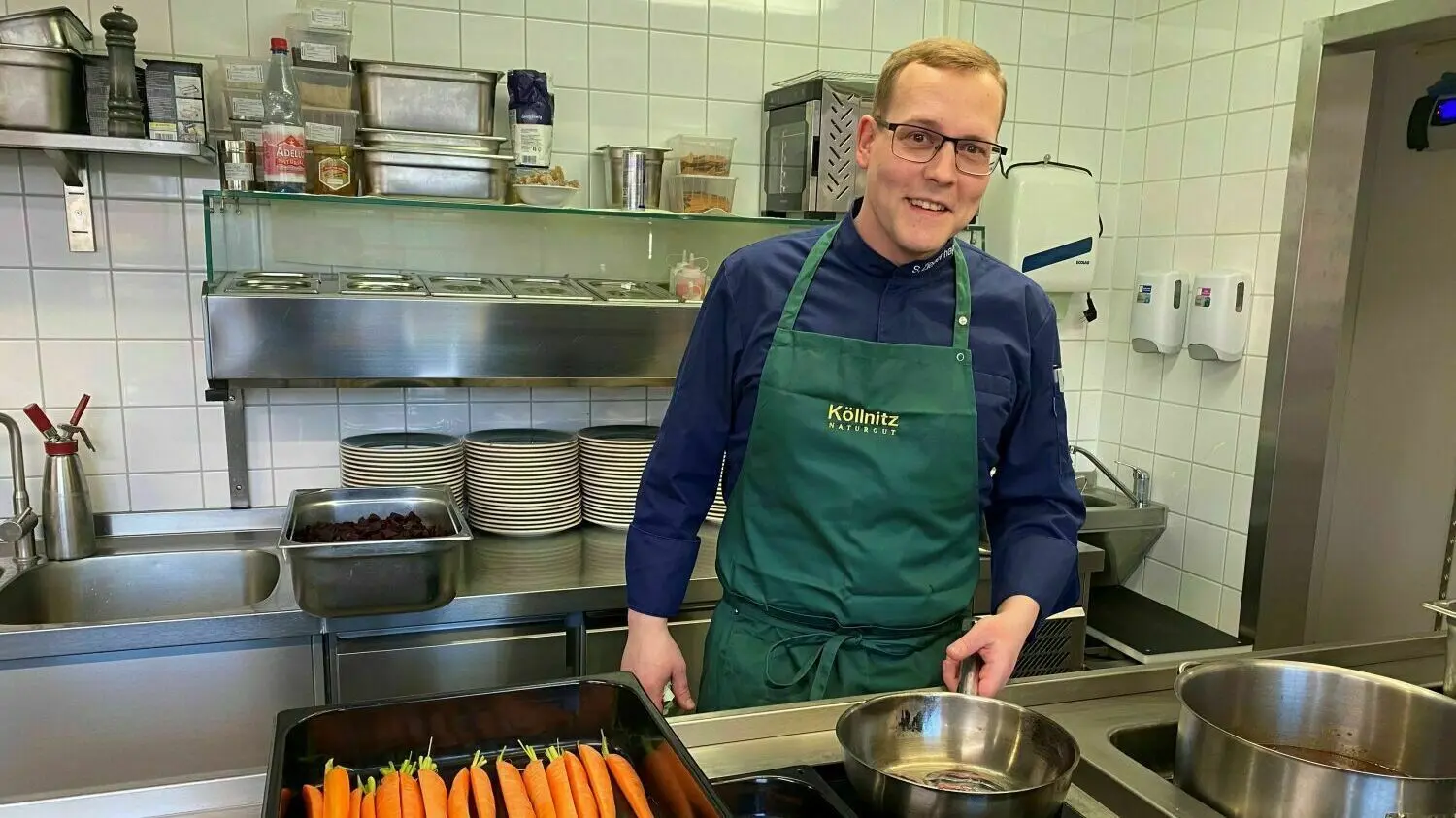 Stefan Ziegenhagen verrät in Storkow (Mark), woher das Gemüse, das Fleisch und der Fisch fürs Restaurant Köllnitzer Fischerstuben stammen.