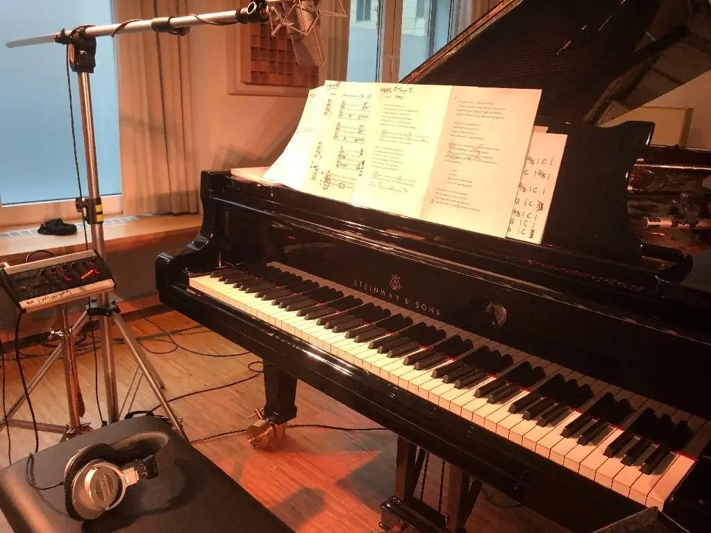 Der Arbeitsplatz: Steinway-Flügel in den Emil-Berliner-Studios mit Noten von Anna Depenbusch