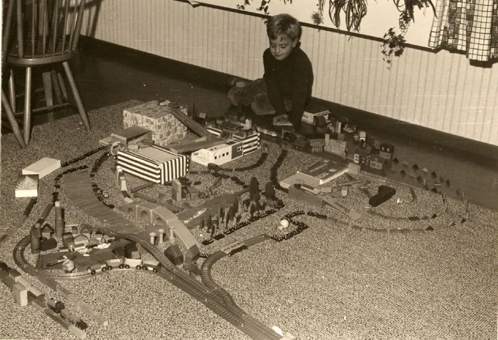 Früh übt sich: Schon als Grundschulkind baute Hansjörg Küster Landschaften, hier im November 1962.