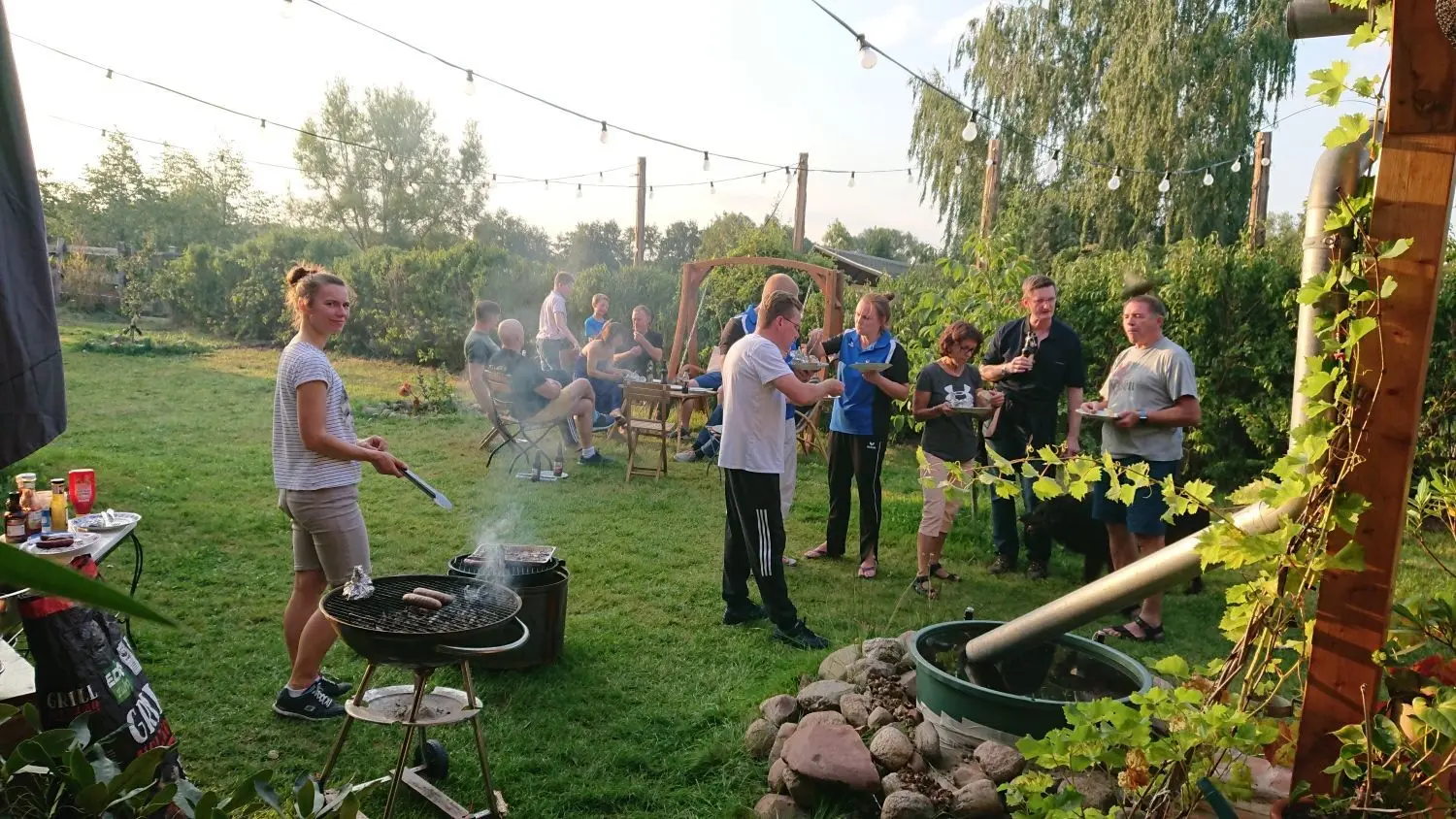 Im Garten von Haag-Schönenberg lässt sich nicht nur Sport treiben, sondern auch prima entspannen, zum Beispiel nach einem langen Lehrgangstag.