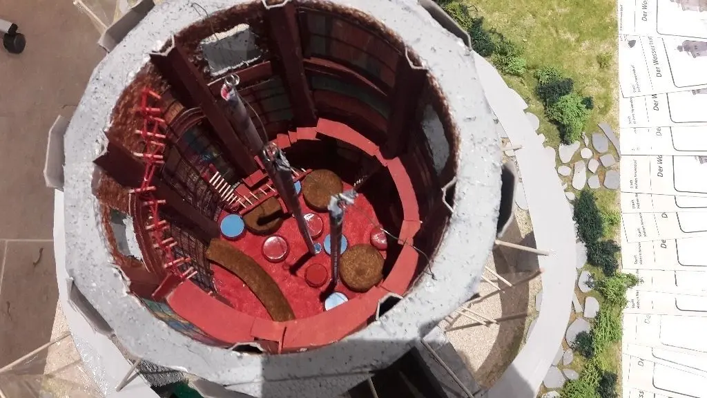 Blick in den Wasserturm: Eine gemütliche Lesestube mit angeschlossenem Café könnten im und am Denkmal Platz finden.