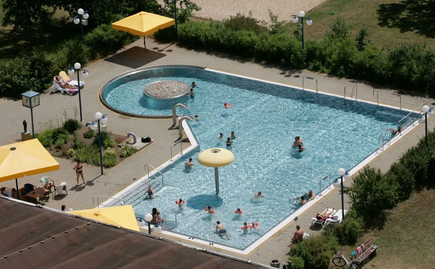 Das Inselbad in Eisenhüttenstadt hat ganzjährig geöffnet. Der Außenbereich soll dieser Tage eröffnet werden.