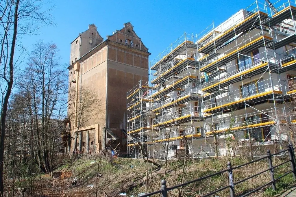 Schicksal ungewiss: Die TAS-Gruppe will den alten Speicher abreißen. Der Denkmalschutz lehnt das ab. Die Stadtverordneten wollen dieses Wahrzeichen Oranienburgs erhalten. Ferner wollen sie an das Schicksal des einstigen Eigentümers Max Lazarus mit einer Gedenktafel erinnern.