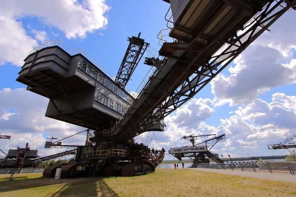 Der Raupensäulenschwenkbagger "Mosquito" wurde 1941 gebaut. Unter den fünf in Ferropolis ausgestellten Baggern ist er der älteste.