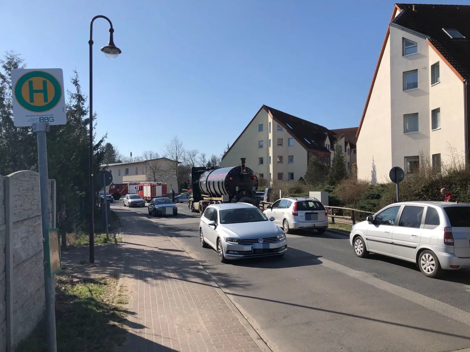 Es rollt wieder: Nach Wartezeit für den Kraftverkehr wird die L23 in Joachimsthal wieder freigegeben.
