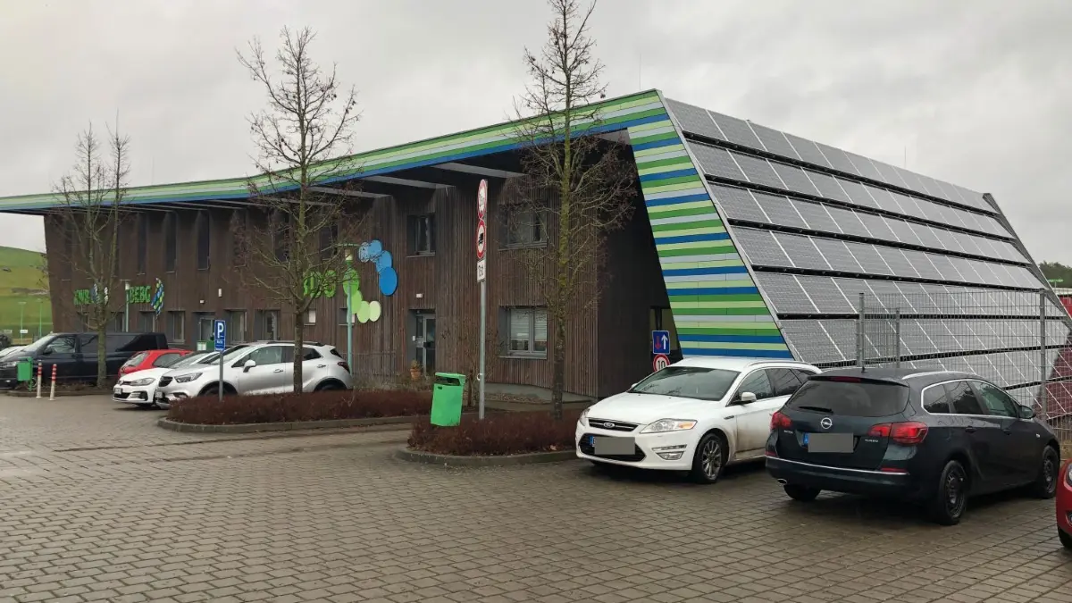 Photovoltaik-Anlage am Verwaltungsgebäude der Kreiswerke Barnim in Eberswalde: Demnächst könnten Bürger besser mit eingebunden werden.
Verwaltungsgebäude der Kreiswerke Barnim GmbH