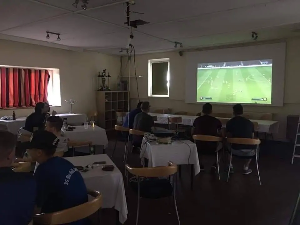 Spielen auf der Playstaion: In Germendorf waren acht Teams dabei. Leegebruch I setzte sich vor Zehdenick und Leegebruch IV durch.