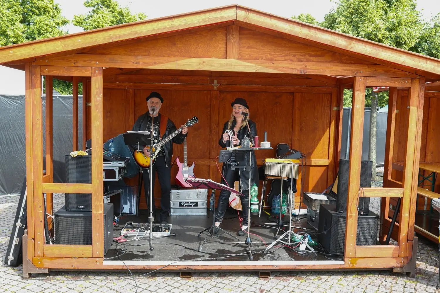 Stadtfest 2023 in Oranienburg - Rummel, Regen, Fahrgeschäfte und jede Menge Musik.