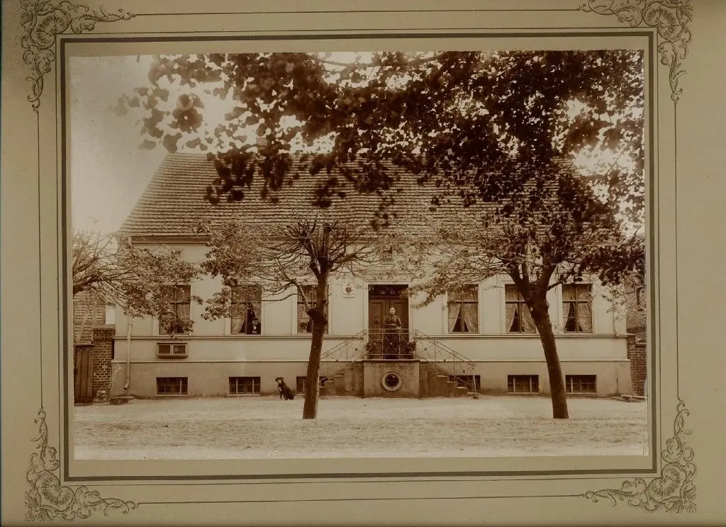 Haus des Gemeindevorstehers Wilhelm Bathe II. in Paaren im Glien. Er wurde hier 1920 von Einbrechern überfallen.