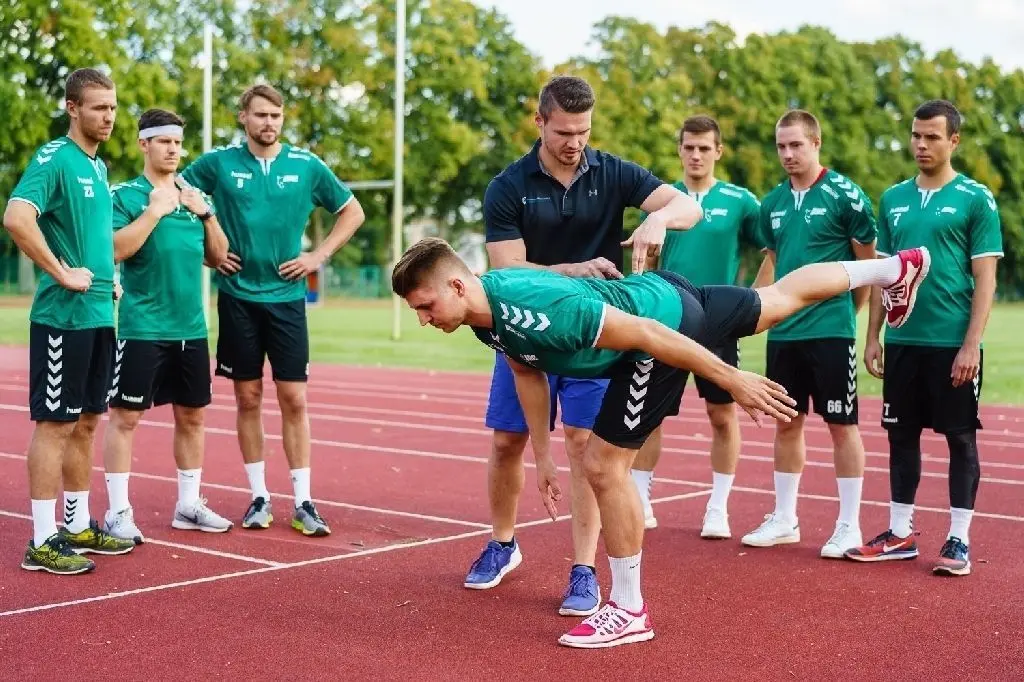 Auch die Betreuung von Vereinen und Einzelsportlern bietet Yannick Schindel an. Seine Teamkollegen vom OHC ließ er schon schwitzen.