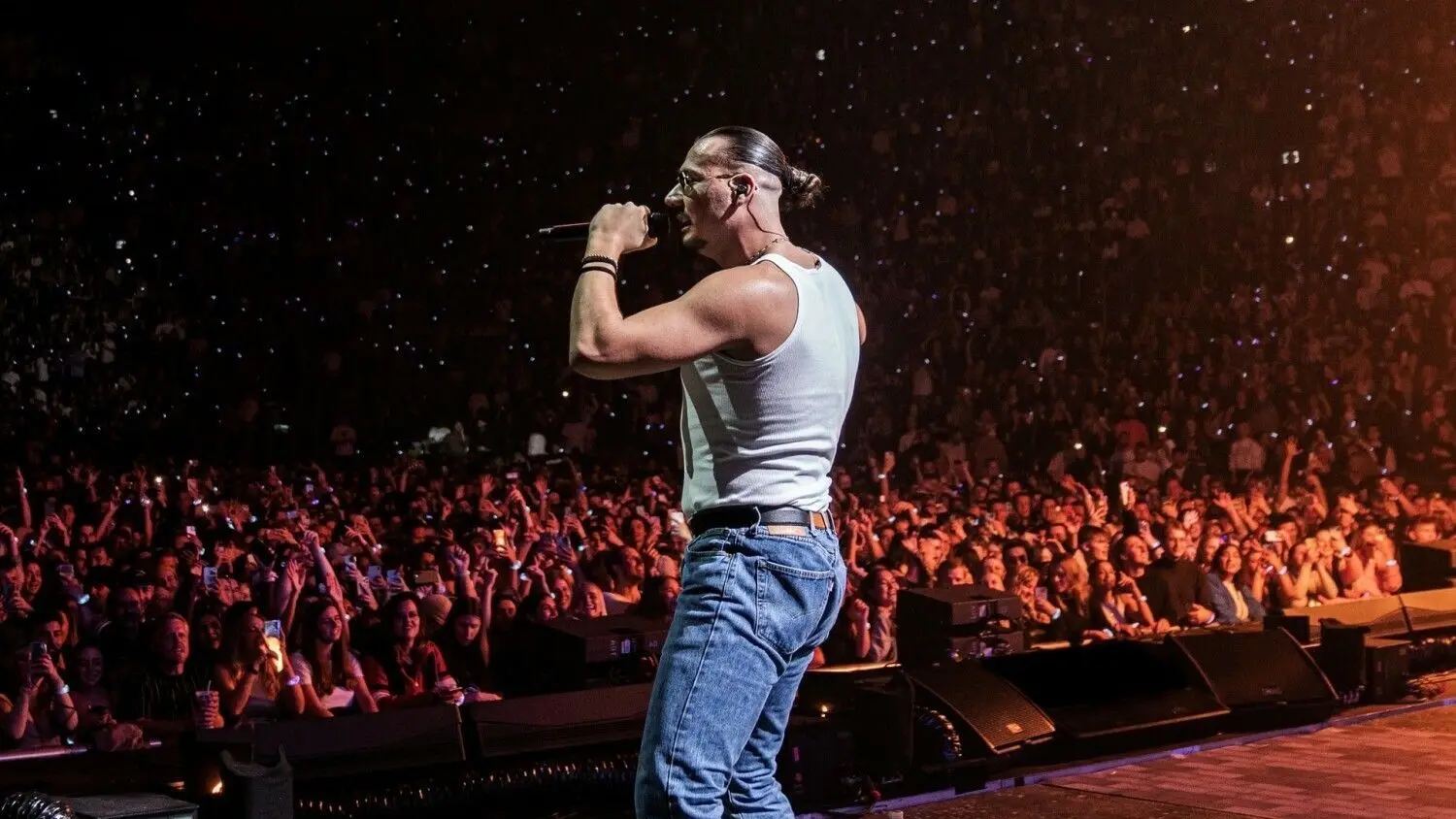 Apache 207 Konzert 2023 in Berlin: Rap-Star trifft Udo Lindenberg – Hip ...