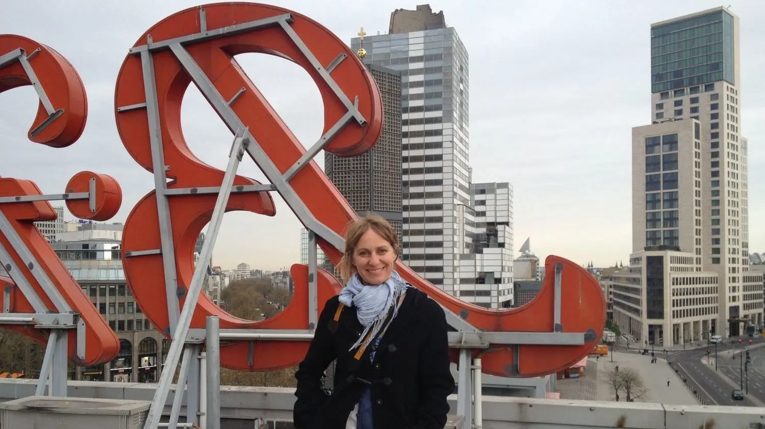 Im alten Westen: Fotografin Annette Hauschild auf dem Dach der Berliner B.Z.
