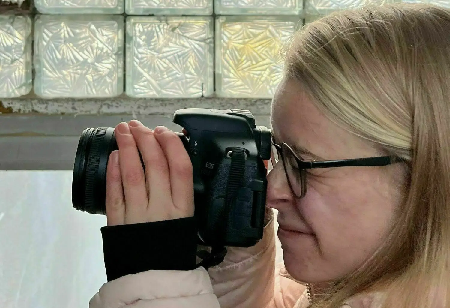 Leonie Ederer fotografiert im Schützenhaus/Kulturhaus in Neuzelle